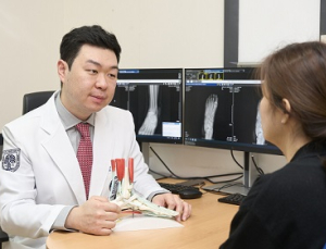 축구하다, 러닝하다 자주 삐는 발목, 관절염 주의보 [건강 나침반]
