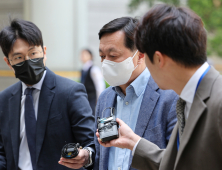 “검찰도 언론도 못 믿어”…정진상, 대장동 재판 출석해 증언 일절 거부