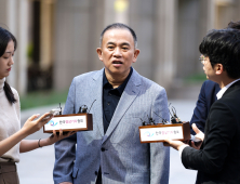 검찰 출석한 명태균 “오세훈 잡으러 창원서 서울까지 와”