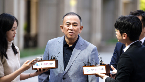 검찰 출석한 명태균 “오세훈 잡으러 창원서 서울까지 와”