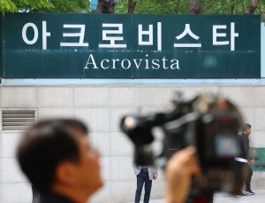 검찰, 尹 사저 ‘아크로비스타’ 압수수색…건진법사 의혹 수사