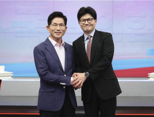 김문수 “李, 후보사퇴 도리”…한동훈 “무자격 선수”