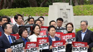민주당 “대법원 속내는 ‘이재명 죽이기’ 동조”…탄핵 가능성 시사도