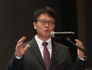 SKT “유심 정보 유출로 복제폰 제작 불가…금융 피해 없을 것”