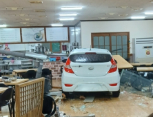 대구 달서구 식당에 차량 돌진…2명 다쳐