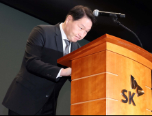 고개 숙인 최태원…SKT 해킹 사고 발생 19일 만