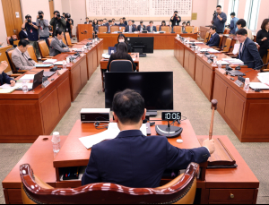민주, ‘대통령 재판 정지법’ 법사 소위서 단독 의결…‘김건희 특검법’도
