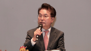 강원FC 홈경기 지자체장 출입제한…정치권 비판 이어져