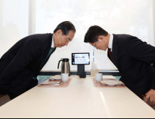 마주 앉은 한덕수와 김문수