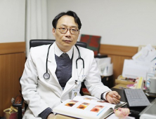 교황도 심하게 앓았던 폐렴, 노인에게 오는 ‘기침 없는 폐렴’ [건강 나침반]