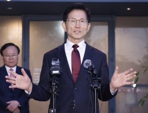 김문수 “이대로면 공멸…토론·여조로 단일화”