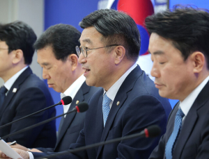 민주 선대위, 韓·金 단일화 논의 맹비난…“막장 사기극 수준”