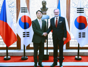 안덕근 “체코원전 계약 잠시 지연될 뿐…프랑스 입찰서와 질적 차이 커”