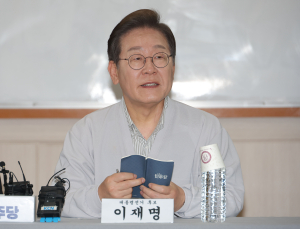 이재명표 ‘어르신 공약’…“기초연금 부부감액 개선할 것”