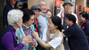 “어버이 감사합니다” 사랑 나눔 행사 이어져