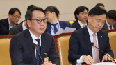 SK텔레콤 “손해배상 준비 중…위약금 면제는 배임 가능성”