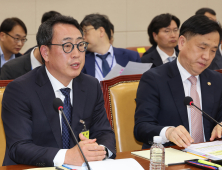 SK텔레콤 “손해배상 준비 중…위약금 면제는 배임 가능성”