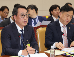 SK텔레콤 “손해배상 준비 중…위약금 면제는 배임 가능성”