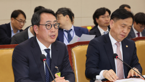 유영상 SKT 대표 “위약금 면제시 가입자 500만명 이탈 예상…3년간 7조원 손실”