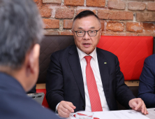 한수원 사장 “한전과 이견 금액 10억달러…돈 계산 정확해야”