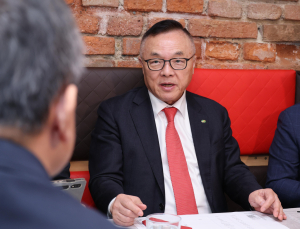 한수원 사장 “한전과 이견 금액 10억달러…돈 계산 정확해야”