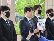 의대생들, 강요 등 혐의로 교육부 차관 고발…“대학에 제적·유급 압력”