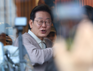 이재명, 내일 대선 후보 등록…계엄 막은 배우 이관훈 동행