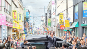 사천 찾은 이재명 후보...지지자 대거 몰려 '환영'