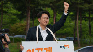 이준석 “尹, 보수정치 나락 보내…정치판 떠나야”