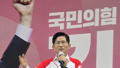 김문수 “윤 전 대통령 탈당은 본인 선택”…출당엔 선 그어