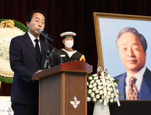 ‘YS 차남’ 김현철, 이준석 지지…李 “YS 계승해 정치개혁 길 걷겠다” [21대 대선]