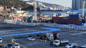 '사고 위험' 부산항 신선대 부두 입구도로 9차선으로 확장 공사 완료