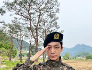 몬스타엑스 형원, 13일 만기 전역…데뷔 10주년 앞두고 완전체 성사