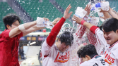 프로야구 SSG 최정, 6회 동점 투런포로 KBO 사상 첫 500홈런 금자탑