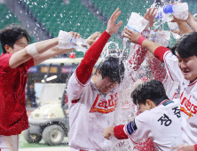 프로야구 SSG 최정, 6회 동점 투런포로 KBO 사상 첫 500홈런 금자탑