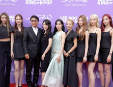 소녀시대·최시원·태민, 이수만 다큐 보러 美 출동…“제자보다 가족 같은 내 가수” 화답