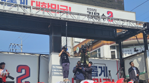 ‘큰 절’ 올린 김문수 “항공우주산업 발전 적극 지원” [쿡 정치포토]