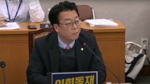 곽규택, ‘방탄복’ 입고 “李 코스프레” vs 정청래 “그정도 급 아냐 벗어라”
