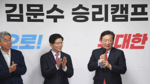 尹절친 석동현 변호사 金캠프 합류…민주 “극우 내란 후보 입증” [21대 대선]