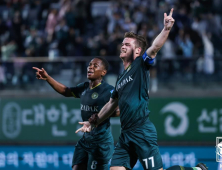 ‘하위 리그 반란’…K리그2 김포FC,  ‘디펜딩 챔피언’ 포항 꺾고 8강