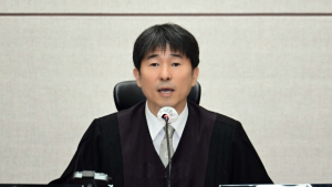 민주, ‘尹재판’ 지귀연 판사 룸살롱 술접대 의혹 제기…“내란 재판서 배제해야”
