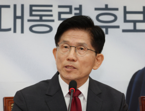김문수 “尹 탈당, 언급하는 것 부적절…스스로 판단할 문제” [21대 대선]
