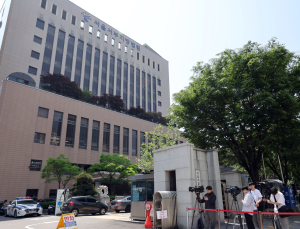 ‘서부지법 난동’ 취재진 폭행·월담 2명 1심서 징역형