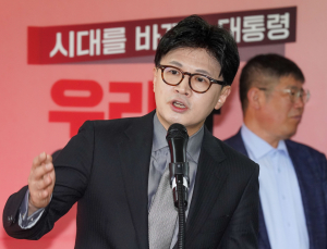 한동훈 “金, 첫 토론회 전까지 尹 부부 절연해야 상황 반전”