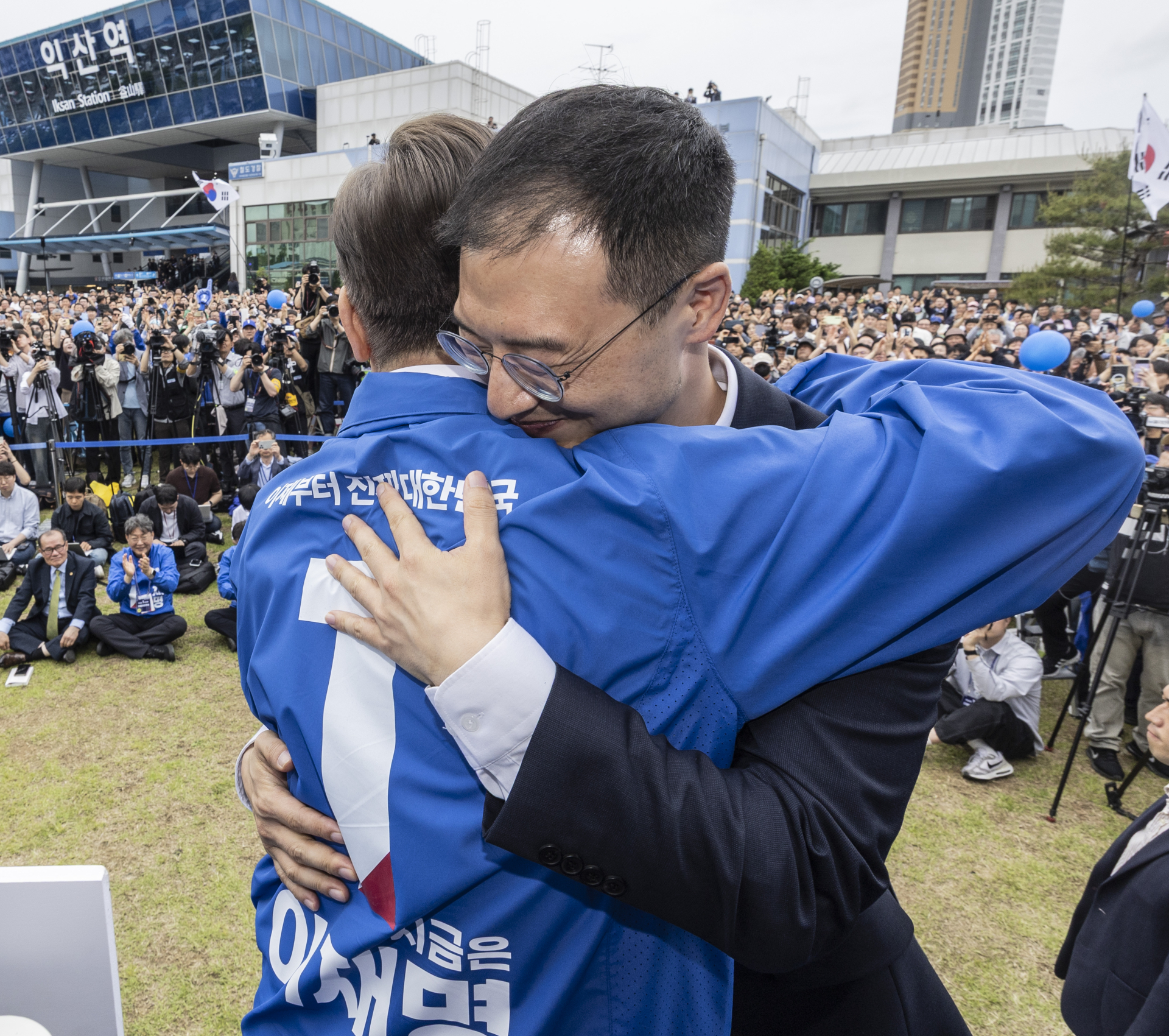 김상욱‚ 이재명 끌어안고 “참된 보수주의자…대통령 위해 최선”