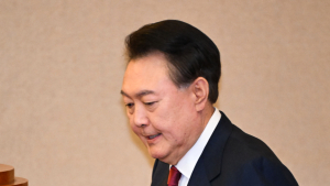 윤석열 “국힘 떠나 백의종군…나라의 운명이 걸려”