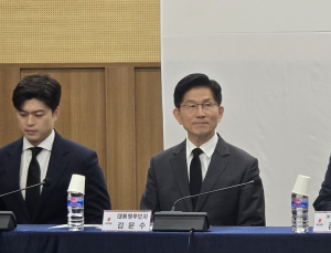 국힘, ‘비상계엄’ 고개 숙여 사과…“오월정신 헌법 수록” [21대 대선]