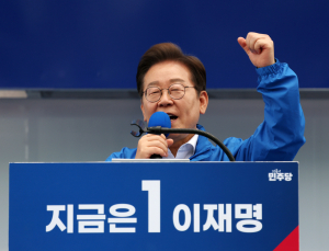 이재명 “尹 탈당, 예상된 정치 전술…조만간 ‘정신 차리겠다’ 할 것”