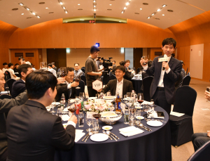 ‘승부’ 실제 주인공 이창호 건배사…중국 없는 LG배 개막 [바둑]