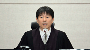 지귀연 판사 “접대 의혹 사실 아냐…공정하고 신속한 재판 할 것”